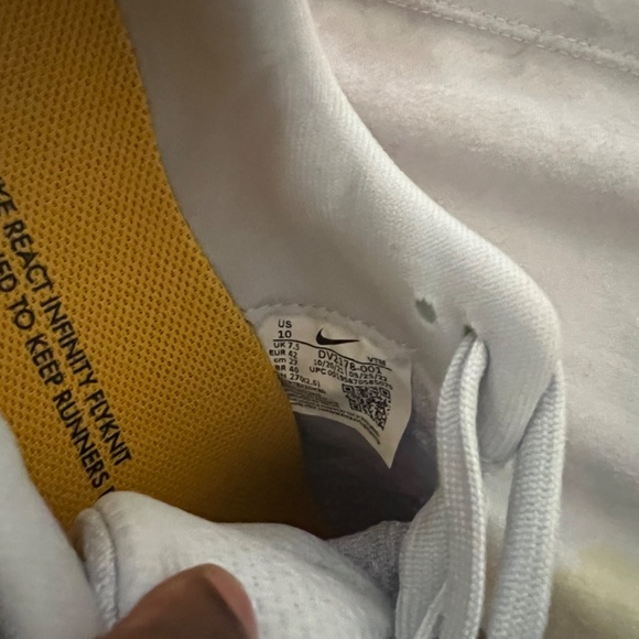 Nike - Picture 4 of 4